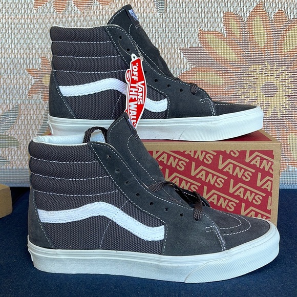 Vans Shoes - Vans Sk8-Hi
Textured Asphalt
VN0005U9107
WMNS sneakers